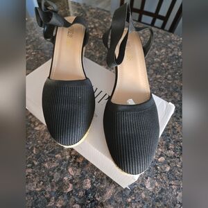 New In Box Dream Pairs Size 10, "Amanda-1" Women's Black Knit Espadrilles